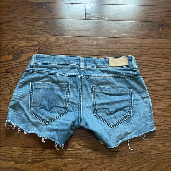 Size 28-34, Low Rise Hugo Boss Jean Shorts - Picture 4 of 4